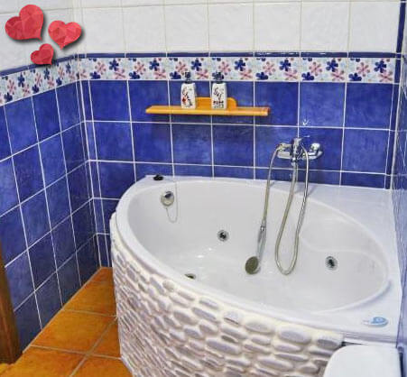 Habitación con bañera de hidromasaje en la Comunidad de Madrid