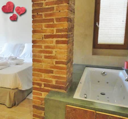 Hotel Rural con Jacuzzi en la habitación en Tarragona, Guiamets